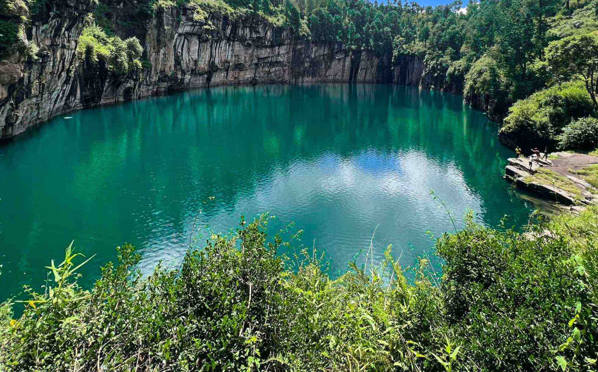 Lac de couleur émeraude à Madagascar