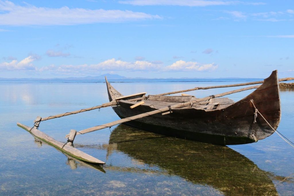 Pirogue sur la mer